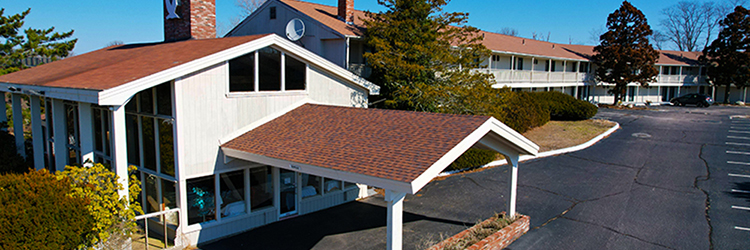 Bauer and Moynihan of The Business Exchange & Ellis Realty Advisors arrange $5.25 million sale of Seashore Park Hotel